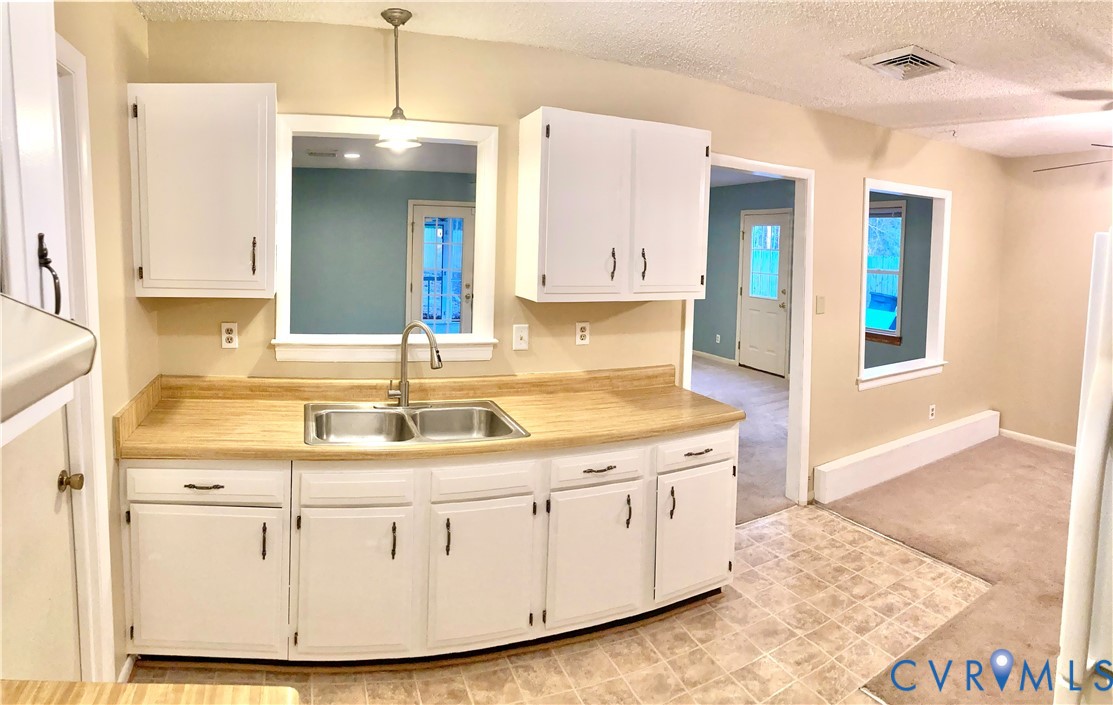 437 Queensway Road Chesterfield, VA 23236 - Photo 9 of 58