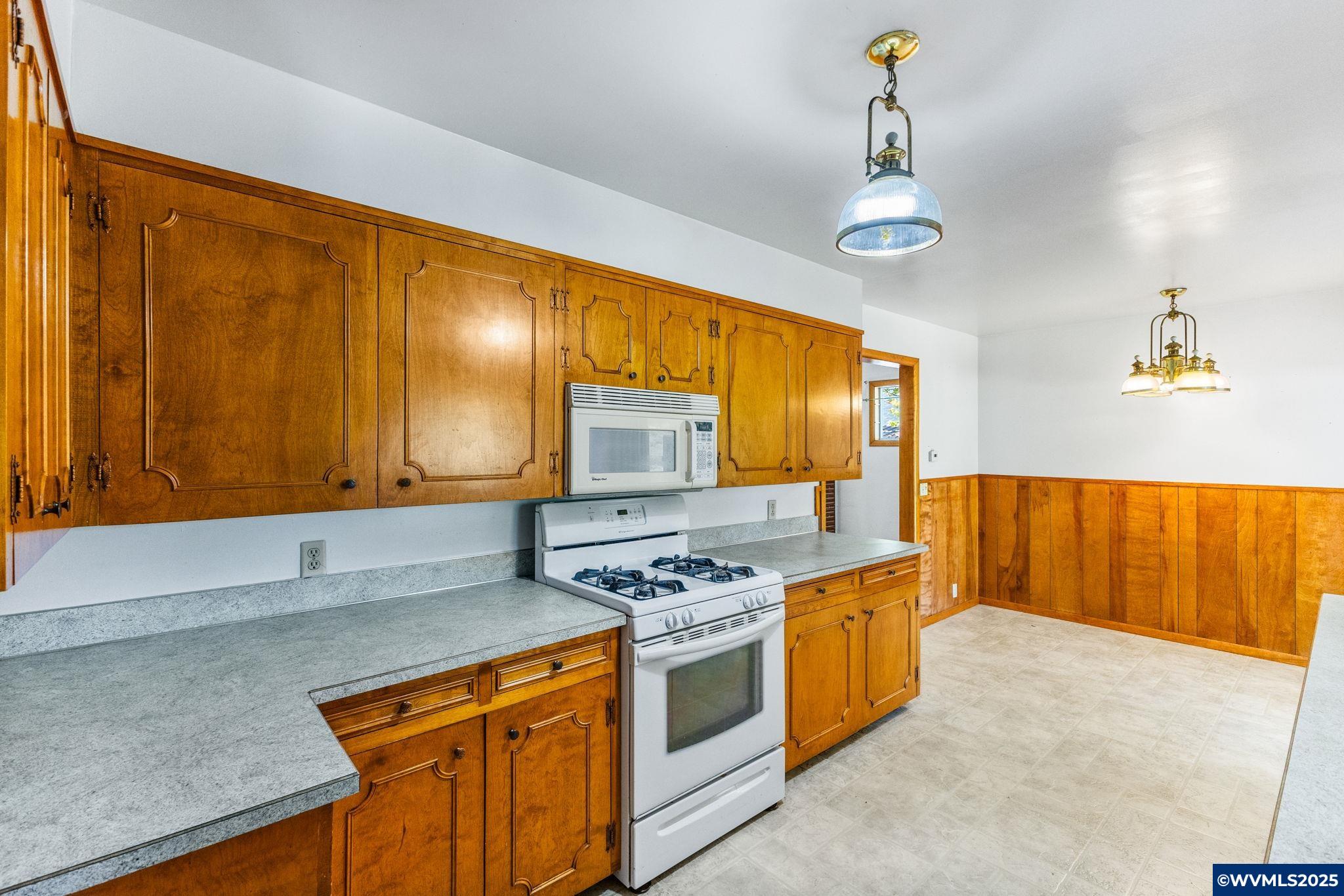 415 East Ash Street Lebanon, OR 97355 - Photo 12 of 30