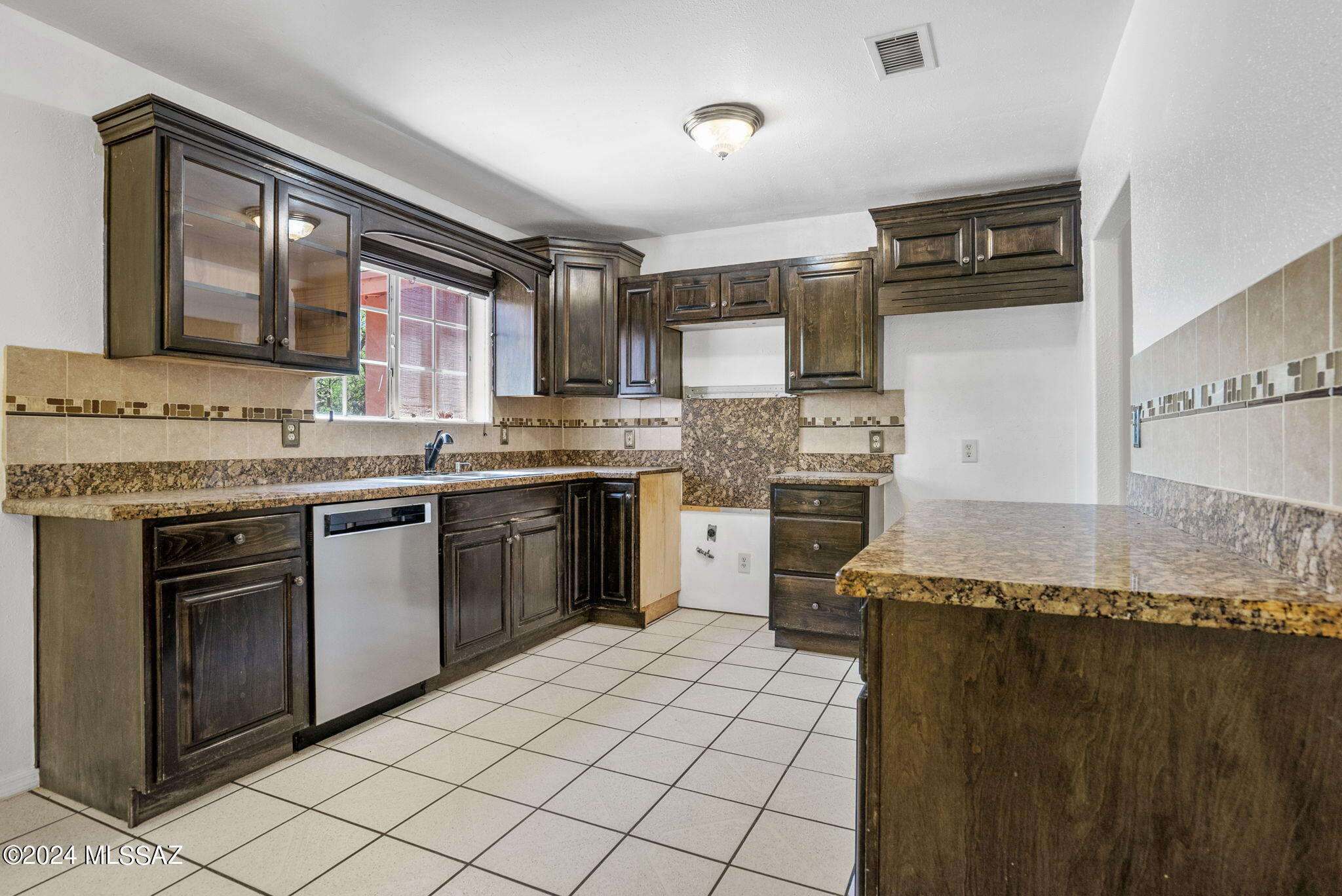 985 Matas Court Rio Rico, AZ 85648 - Photo 11 of 36