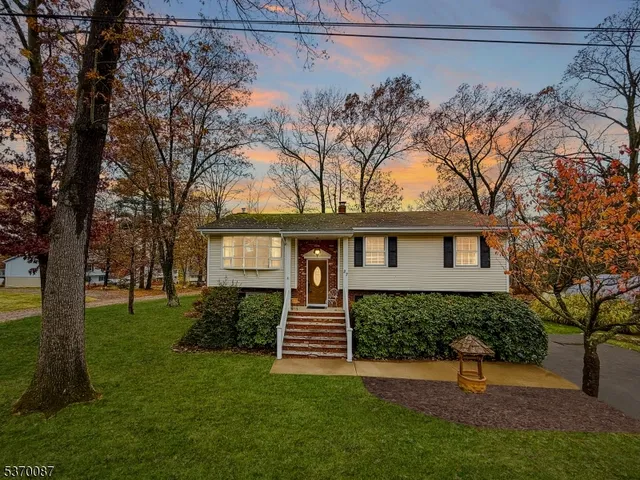 $409,000 | 27 High Crest Drive, Vernon, NJ 07419