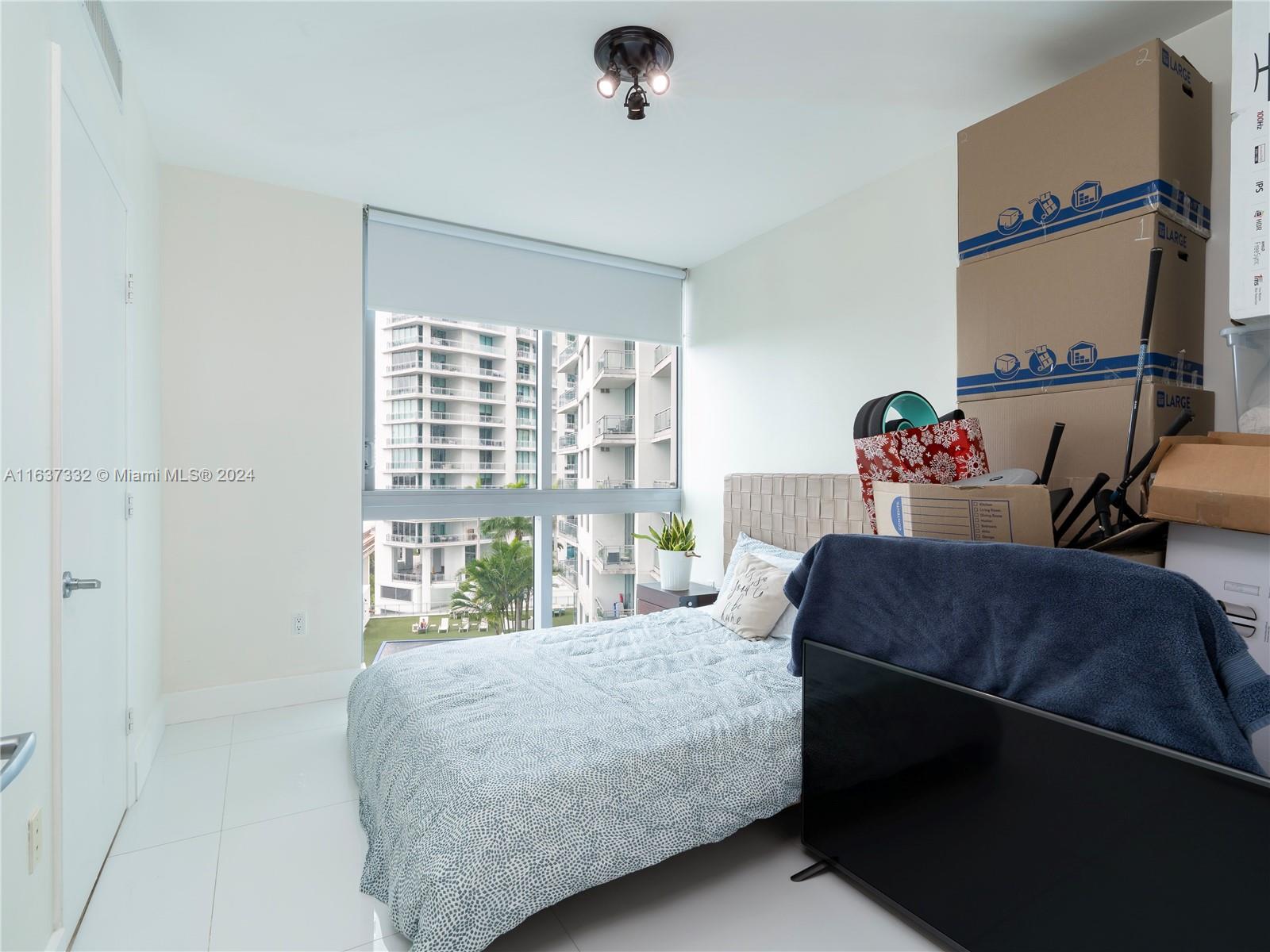92 Southwest 3rd Street, Unit 1505 Miami, FL 33130 - Photo 21 of 37 a bedroom with a bed and a window