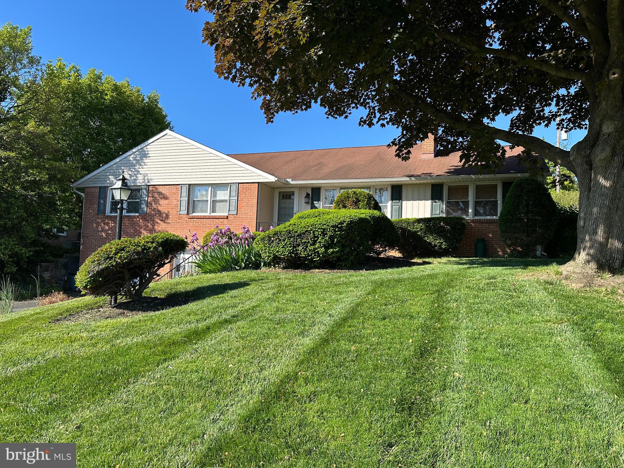 1748 Crescent Road York, PA 17403 - Photo 3 of 3 Gallery Image 3