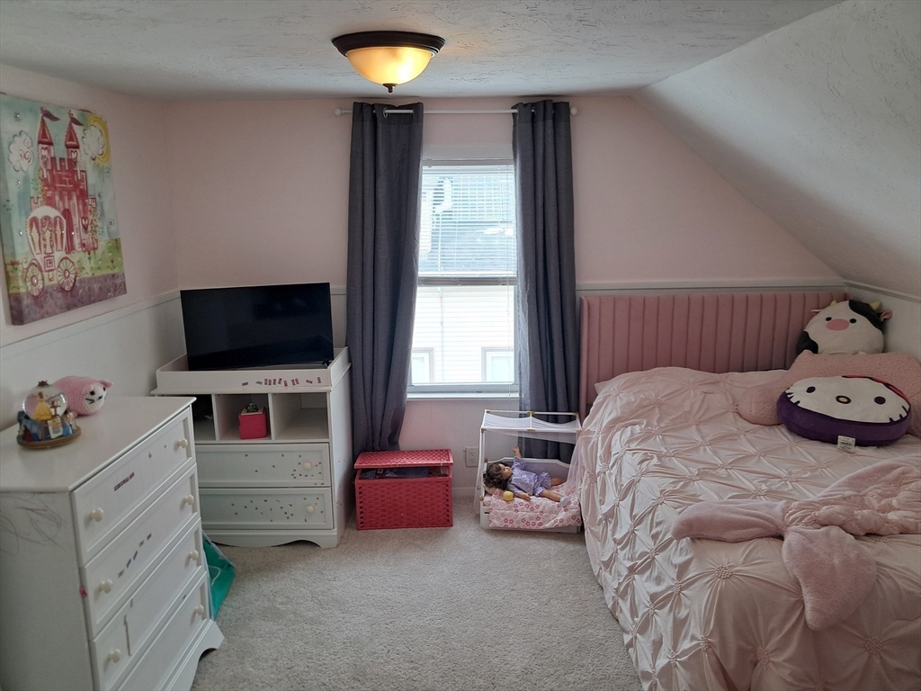 187 Hamilton Street Saugus, MA 01906 - Photo 16 of 35