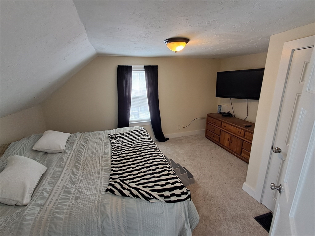 187 Hamilton Street Saugus, MA 01906 - Photo 18 of 35