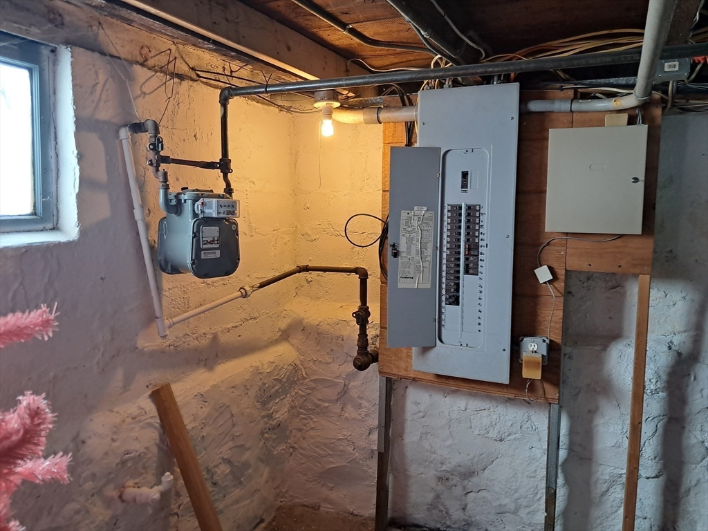 187 Hamilton Street Saugus, MA 01906 - Photo 21 of 35