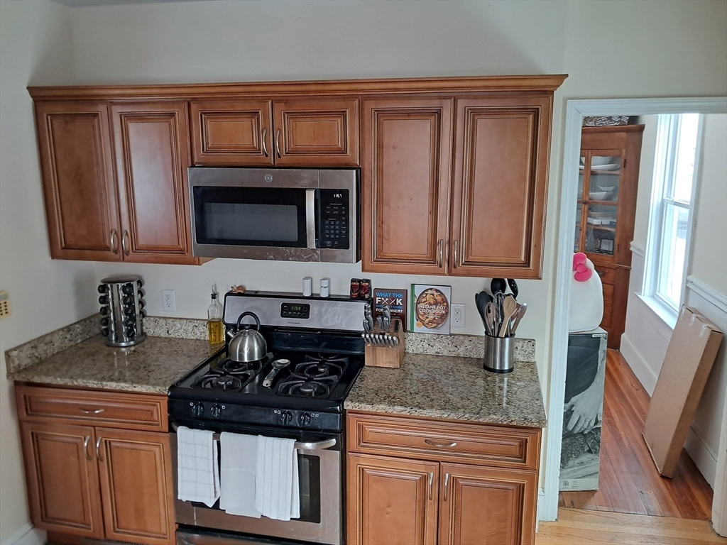 187 Hamilton Street Saugus, MA 01906 - Photo 8 of 35