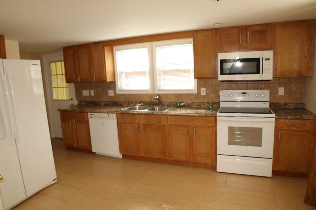 23 Morningside Terrace West Springfield, MA 01089 - Photo 4 of 9 Gallery Image 4