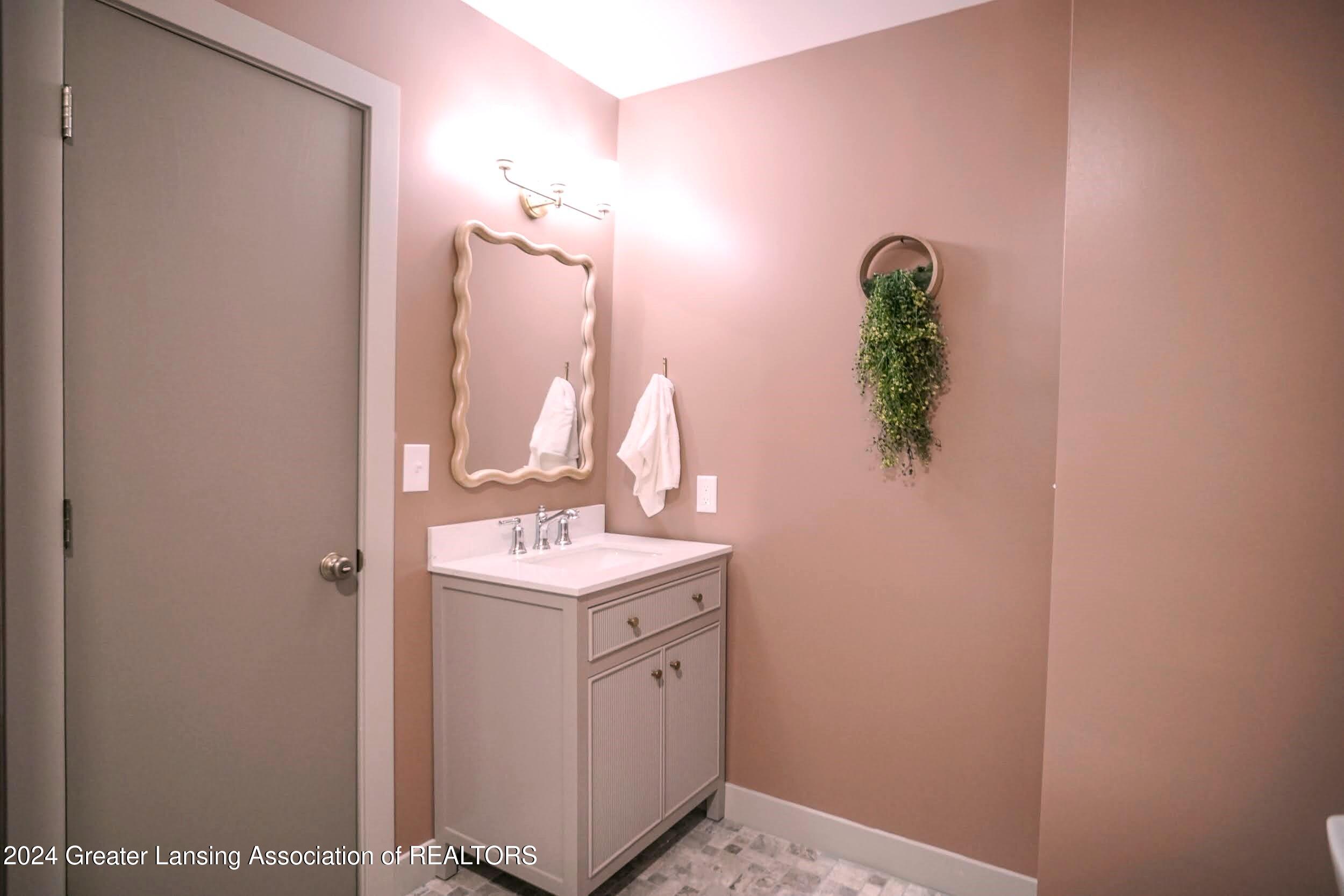 119 South Waverly Road Eaton Rapids, MI 48827 - Photo 28 of 49 MF bath 1