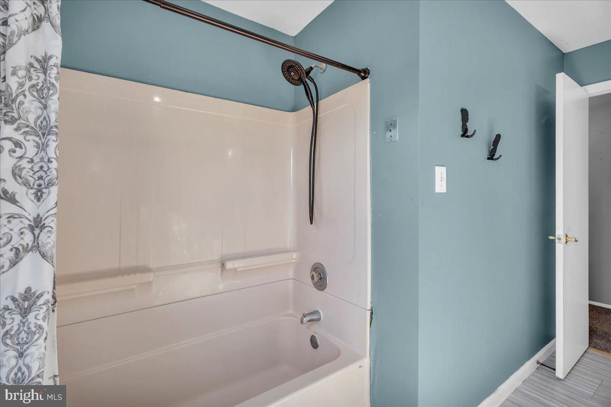 52 Borrelly Boulevard Sewell, NJ 08080 - Photo 18 of 24 a bathroom with a bathtub