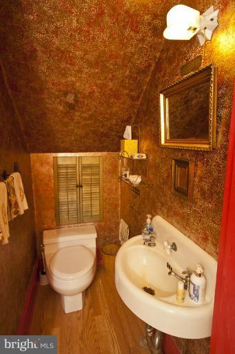 3807 Fenchurch Road Baltimore, MD 21218 - Photo 2 of 28 Bath