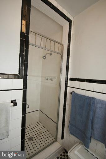 3807 Fenchurch Road Baltimore, MD 21218 - Photo 5 of 28 Bath (Master)