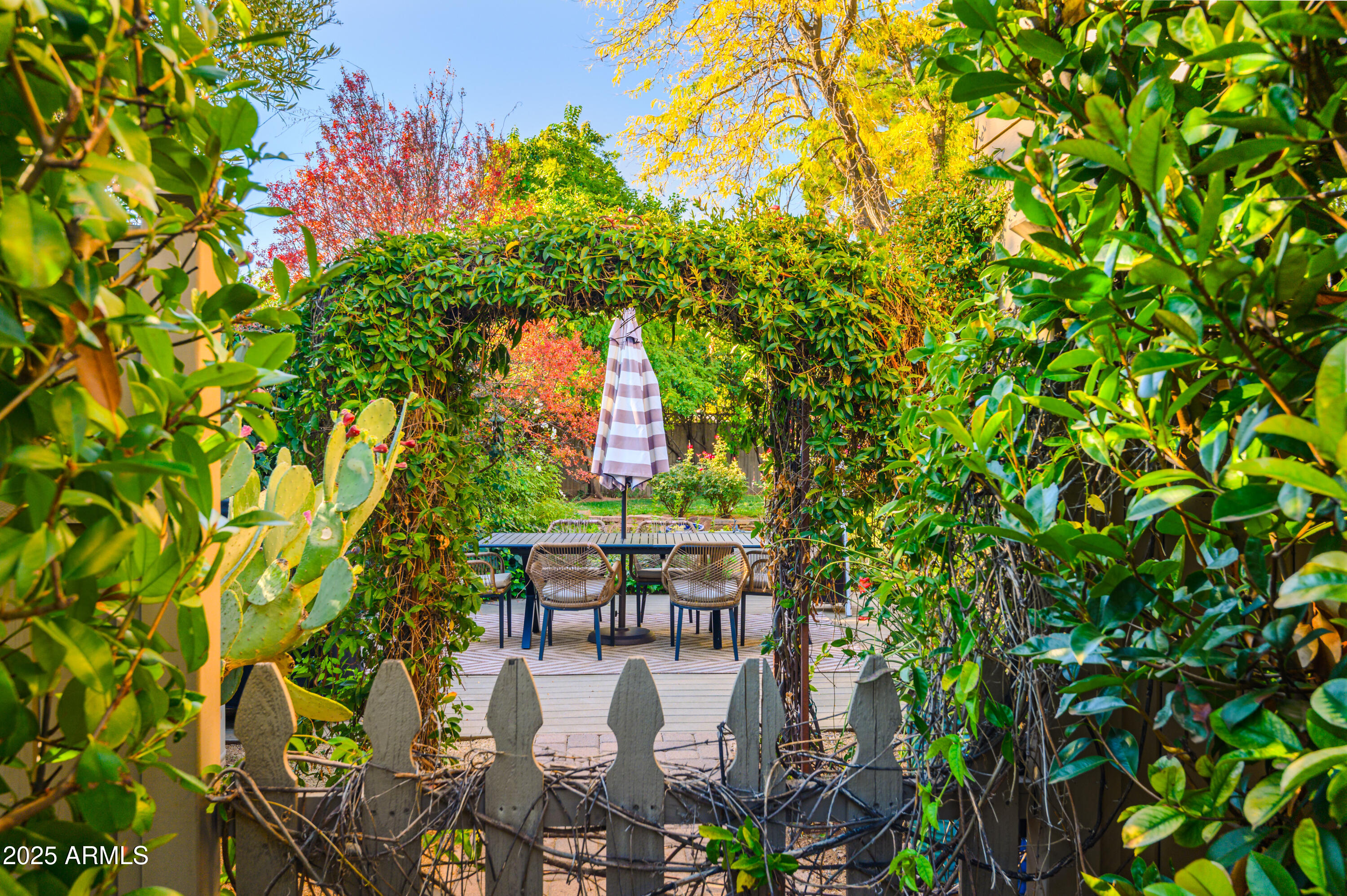 49 Prochnow Road Sedona, AZ 86336 - Photo 69 of 76 a balcony with table and chairs and potted plants
