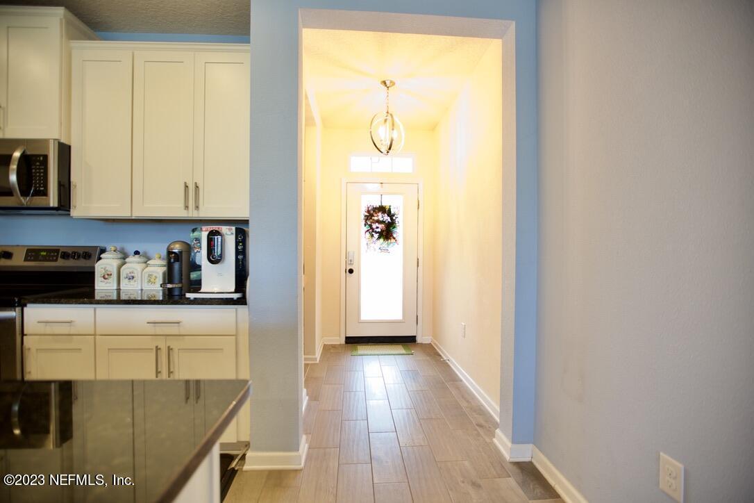 272 Servia Drive St. Johns, FL 32259 - Photo 11 of 40 Kitchen/Foyer