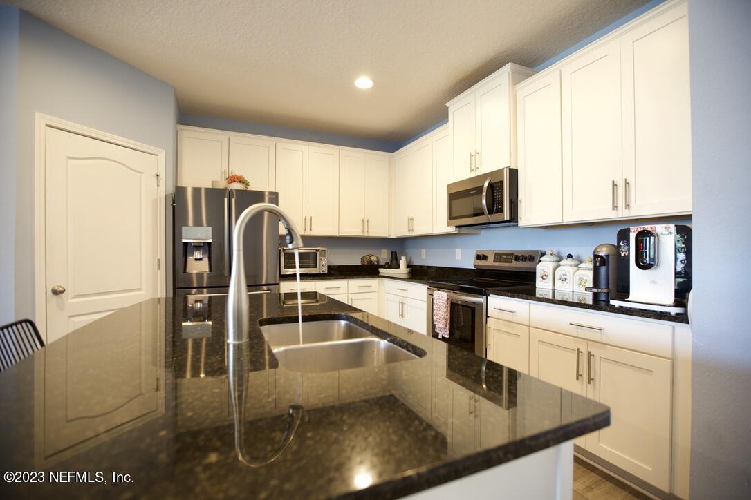 272 Servia Drive St. Johns, FL 32259 - Photo 10 of 40 Kitchen