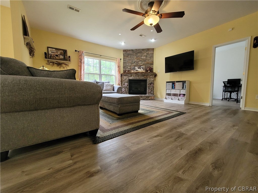 6189 Ruth Drive Gloucester, VA 23061 - Photo 6 of 34 Gallery Image 6