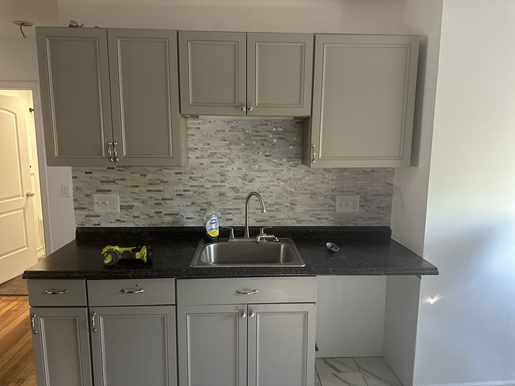 14 Woodlawn Street, Unit 2 Springfield, MA 01108 - Photo 1 of 9