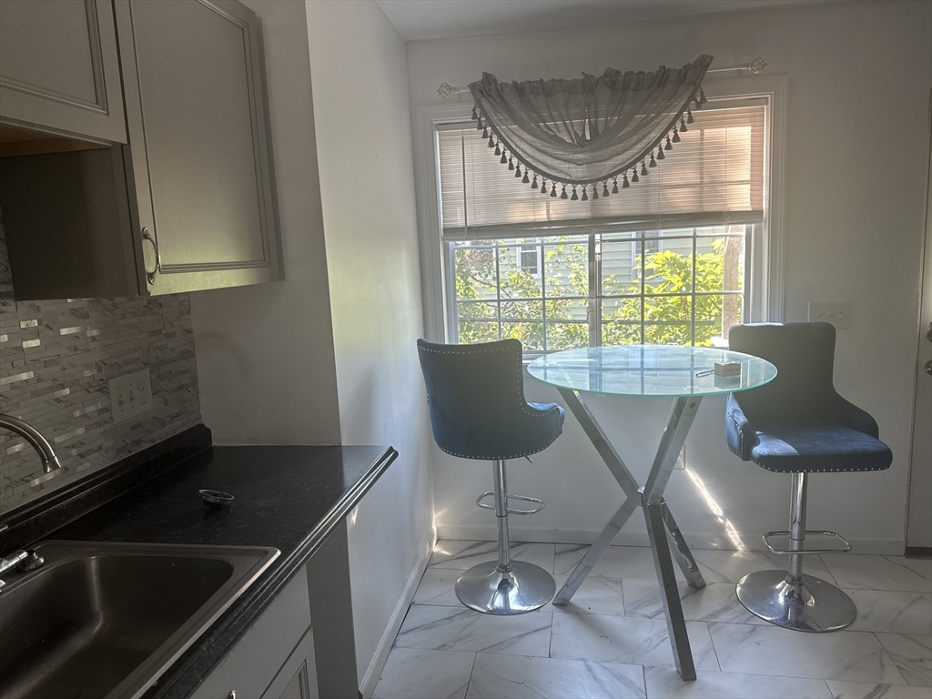 14 Woodlawn Street, Unit 2 Springfield, MA 01108 - Photo 3 of 9