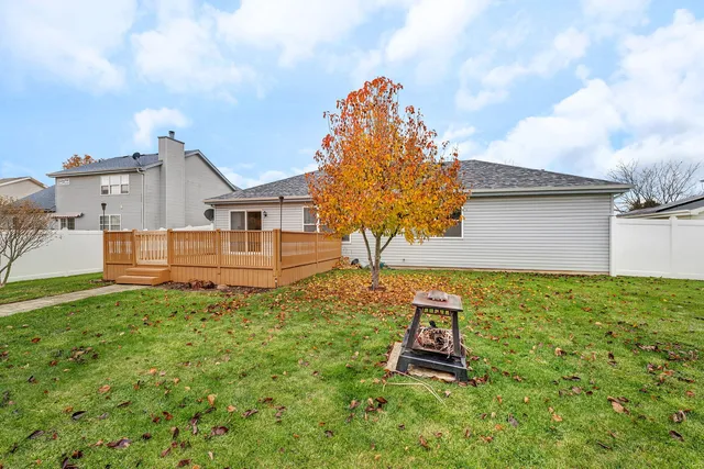a view of a house with backyard and garden