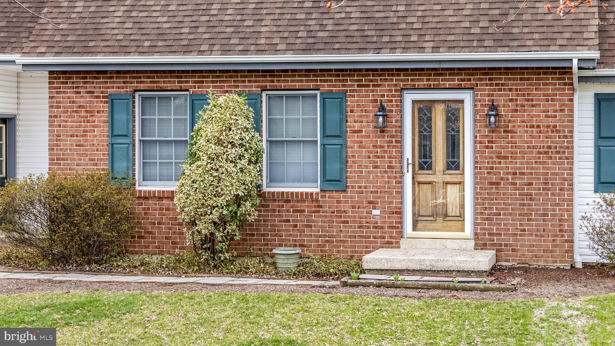 558 Crosswinds Drive Lititz, PA 17543 - Photo 27 of 31 a front view of a house