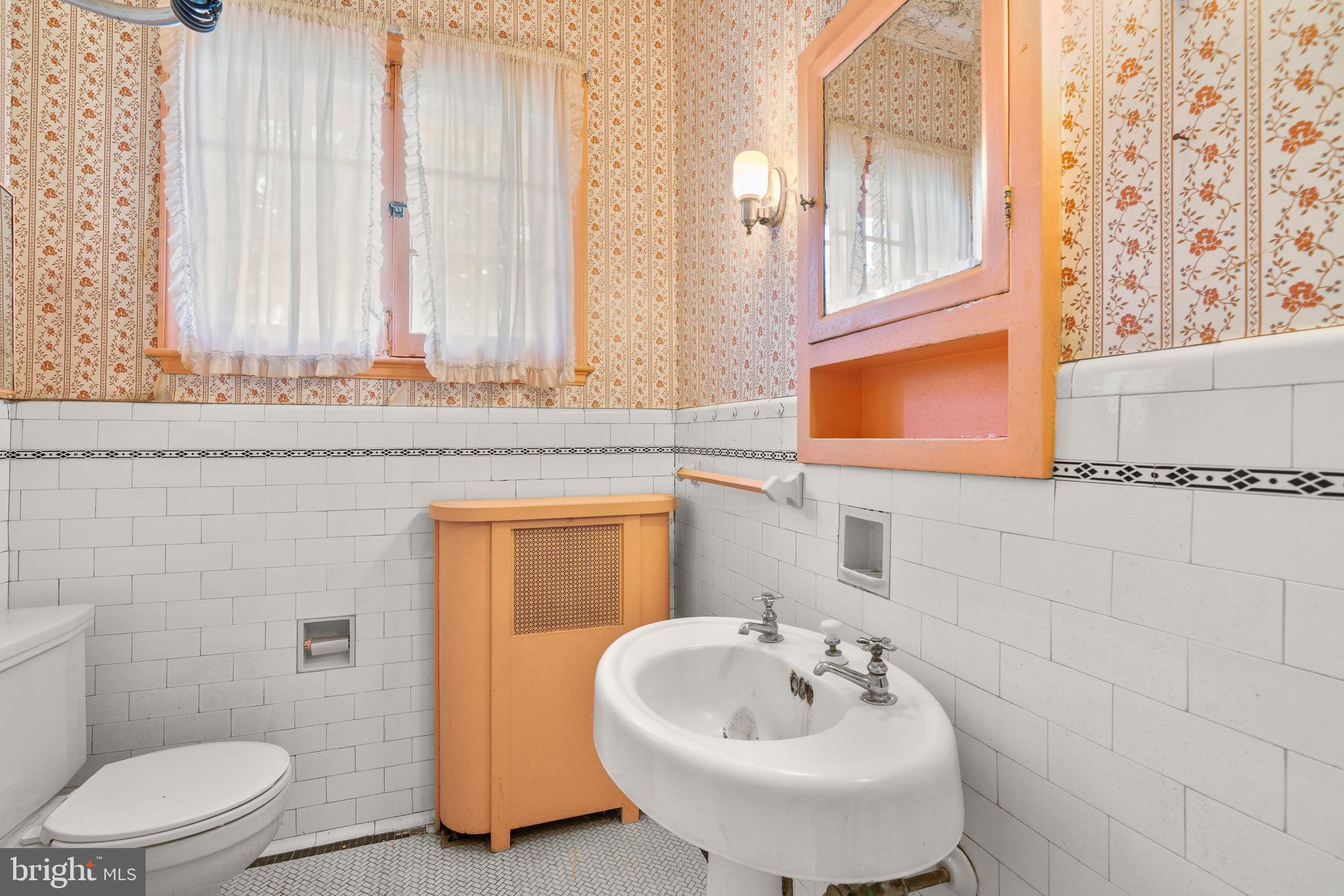 513 Stamford Road Baltimore, MD 21229 - Photo 11 of 20 a bathroom with a sink and a mirror