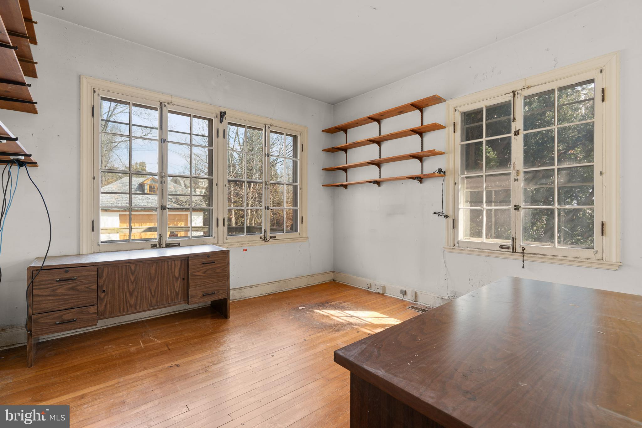 513 Stamford Road Baltimore, MD 21229 - Photo 12 of 20 an empty room with wooden floor and windows