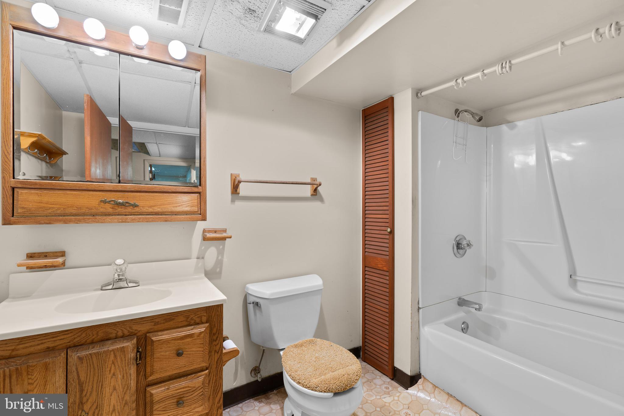 513 Stamford Road Baltimore, MD 21229 - Photo 17 of 20 a bathroom with a sink toilet and shower