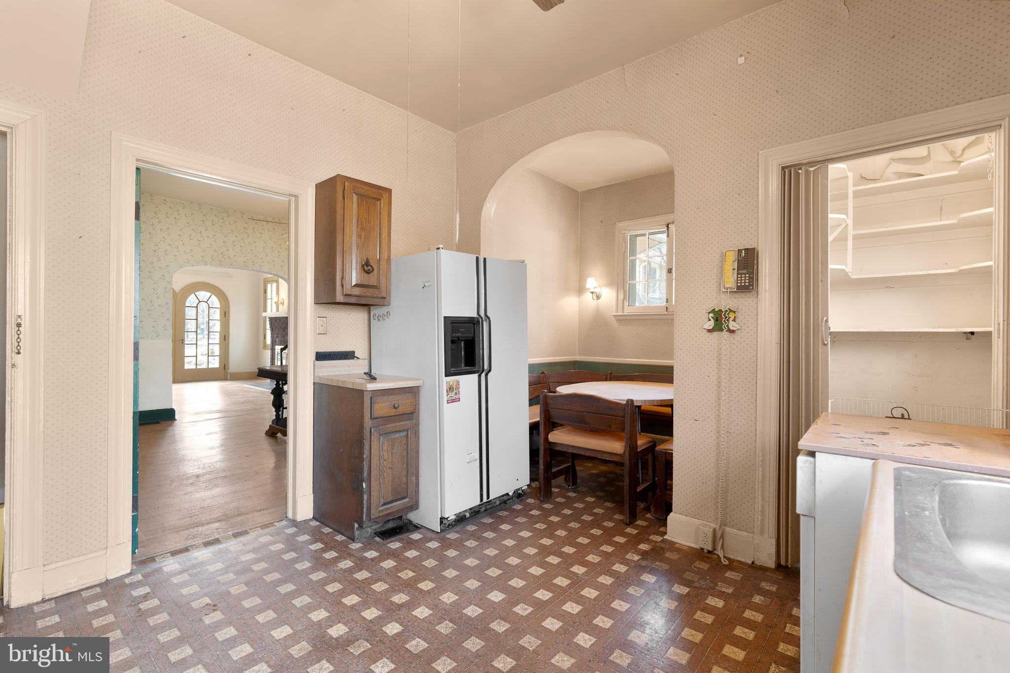 513 Stamford Road Baltimore, MD 21229 - Photo 9 of 20