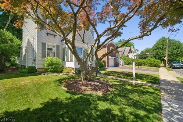 $1,100,000 | 24 Meeker Place, Millburn, NJ 07041