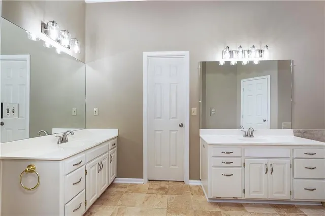 $999,999 | 25601 69th Terrace, Shawnee, KS 66226