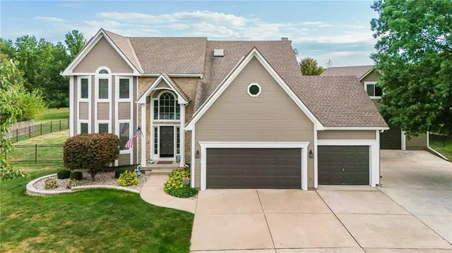 $999,999 | 25601 69th Terrace, Shawnee, KS 66226