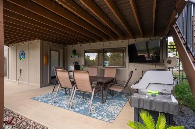 $999,999 | 25601 69th Terrace, Shawnee, KS 66226