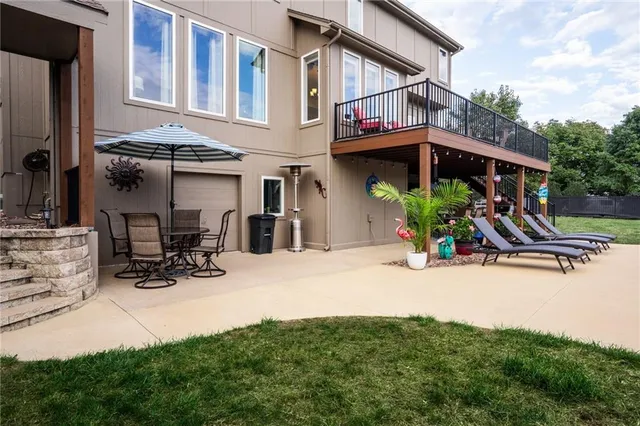 $999,999 | 25601 69th Terrace, Shawnee, KS 66226