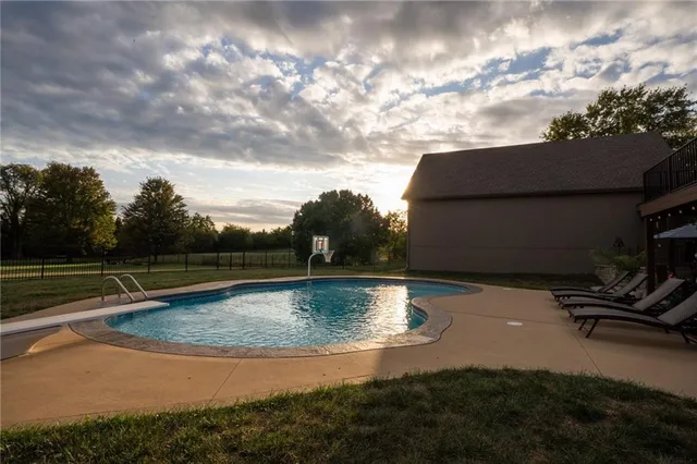 $965,000 | 25601 69th Terrace, Shawnee, KS 66226