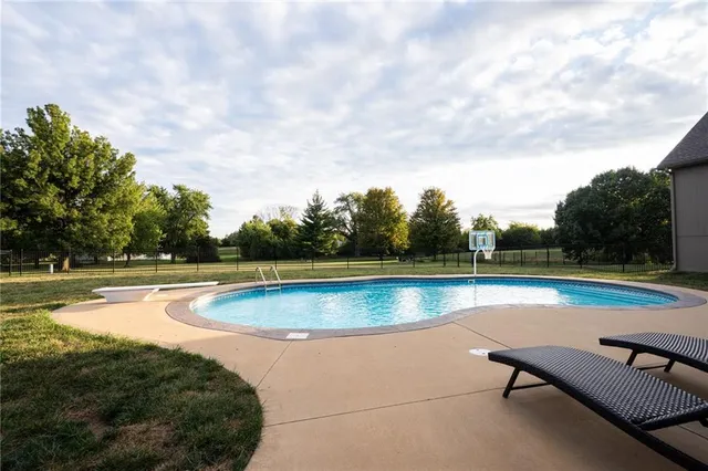 $999,999 | 25601 69th Terrace, Shawnee, KS 66226