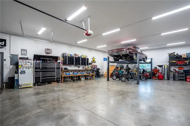 $965,000 | 25601 69th Terrace, Shawnee, KS 66226