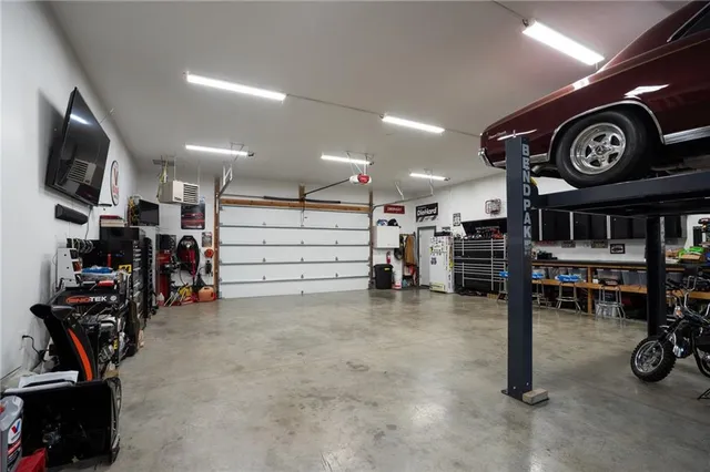 $999,999 | 25601 69th Terrace, Shawnee, KS 66226