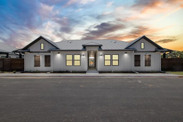 $345,000 | 930 South Eagle Street, Unit 203, Fredericksburg, TX 78624