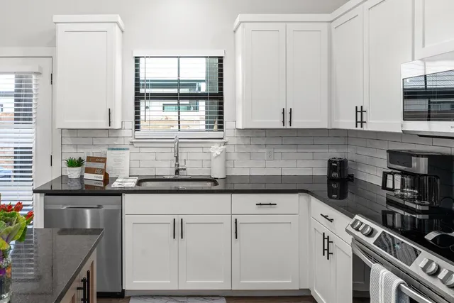 $345,000 | 930 South Eagle Street, Unit 203, Fredericksburg, TX 78624