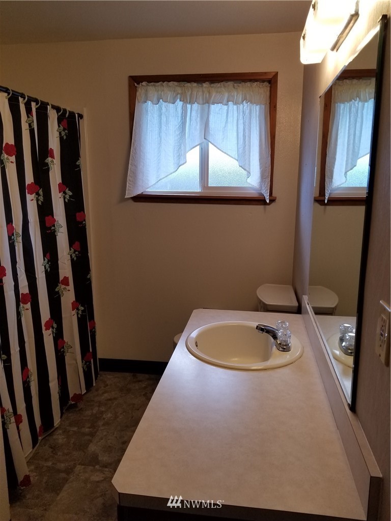 206 Rochester Street East Rainier, WA 98576 - Photo 12 of 17 Gallery Image 12