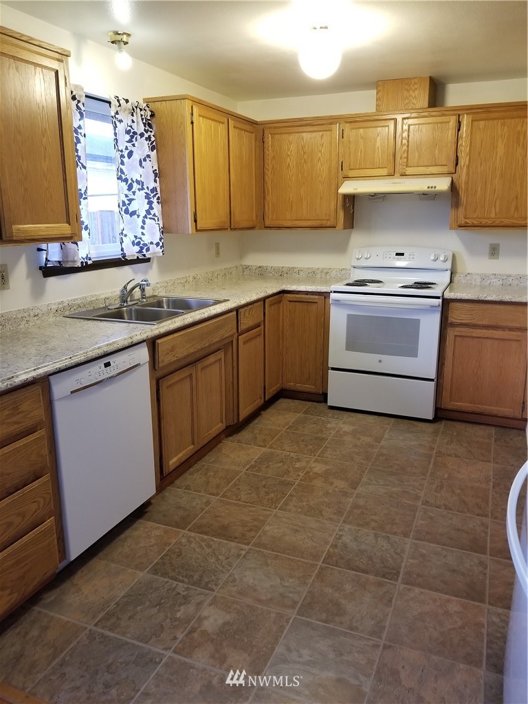 206 Rochester Street East Rainier, WA 98576 - Photo 6 of 17 Gallery Image 6