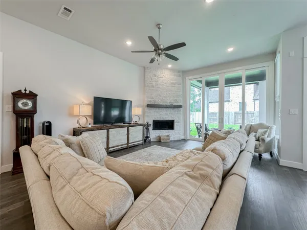 $3,850 | 308 Mallory Court, Montgomery, TX 77316