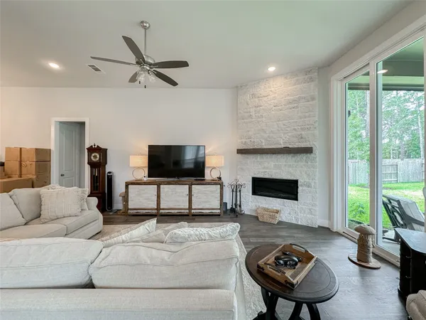 $3,850 | 308 Mallory Court, Montgomery, TX 77316