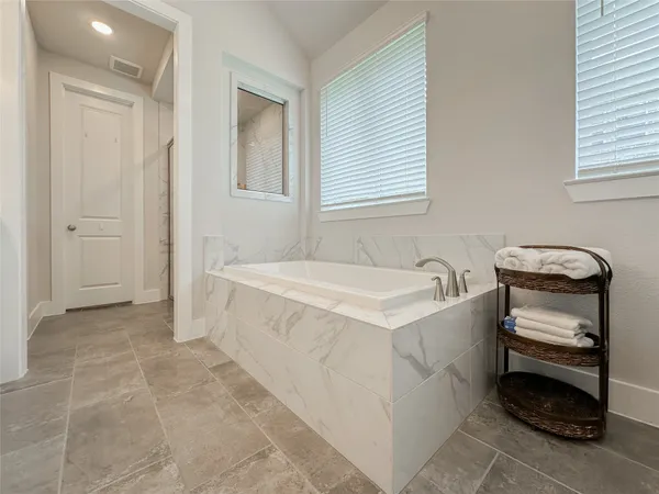 $3,850 | 308 Mallory Court, Montgomery, TX 77316