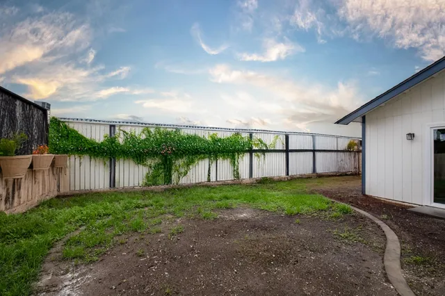 $385,000 | 2024 North Laureen Avenue, Fresno, CA 93703