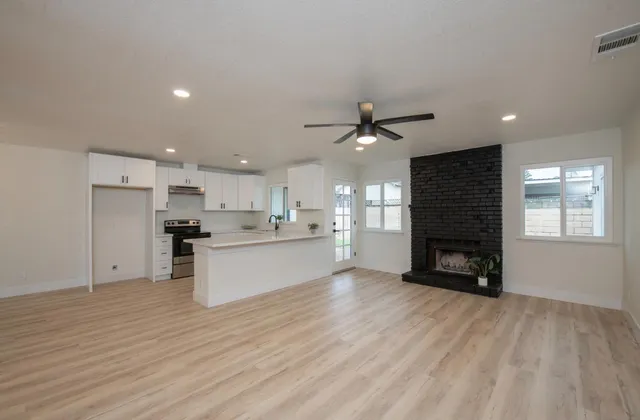 $385,000 | 2024 North Laureen Avenue, Fresno, CA 93703