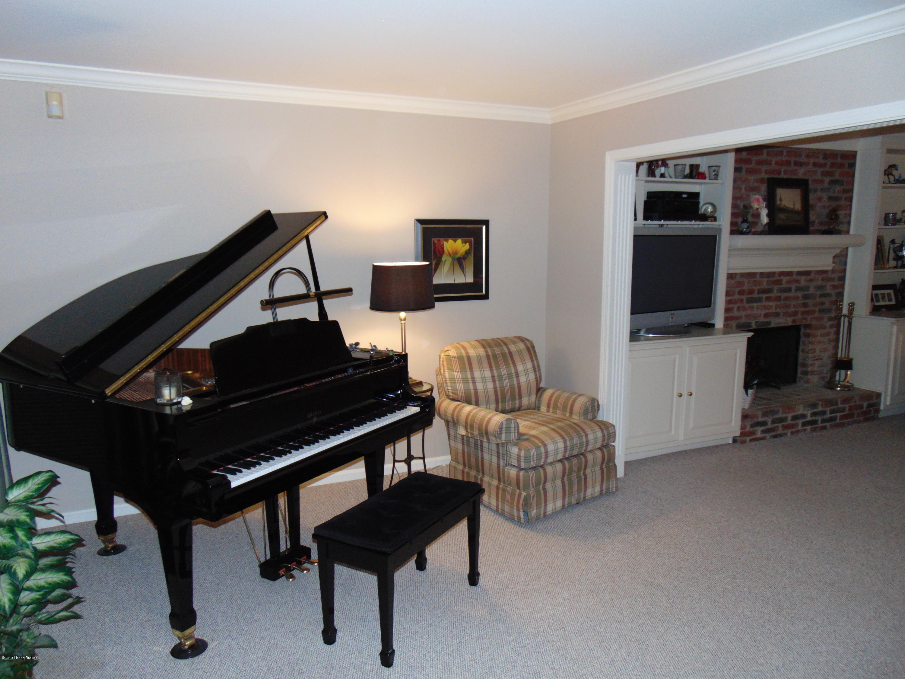 8212 Lacevine Road Louisville, KY 40220 - Photo 13 of 59 DSC00799