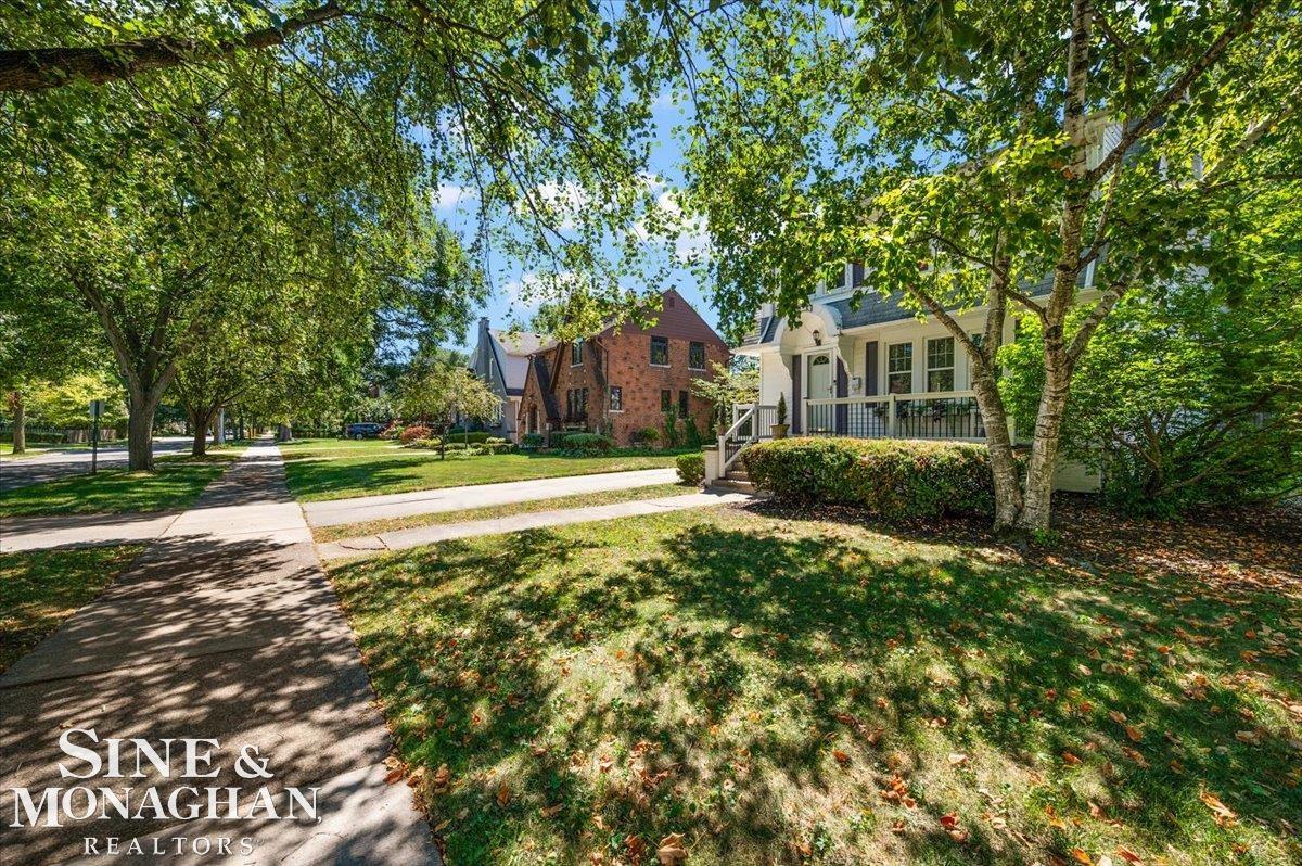 917 Fisher Road Grosse Pointe, MI 48230 - Photo 52 of 61 50186214-ea0d39e2-233e-4cf5-8b65-226888f4f0ef.JPG