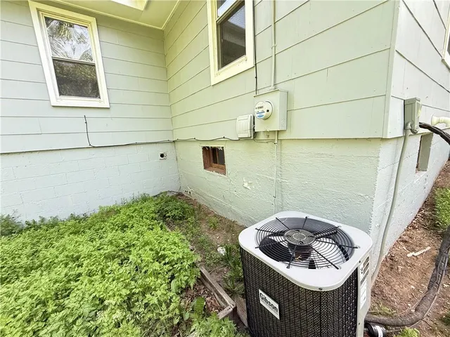 $173,000 | 505 Southwest 18 Street, Blue Springs, MO 64015