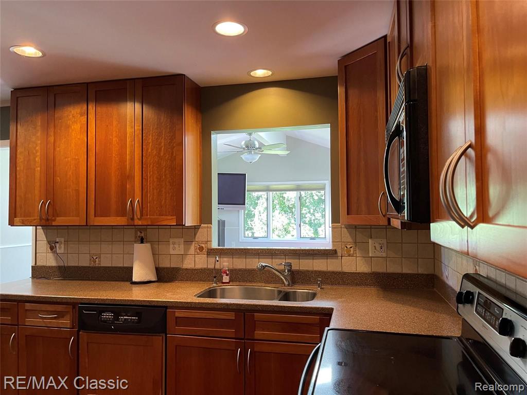 28257 Bayberry Road Farmington Hills, MI 48331 - Photo 16 of 23