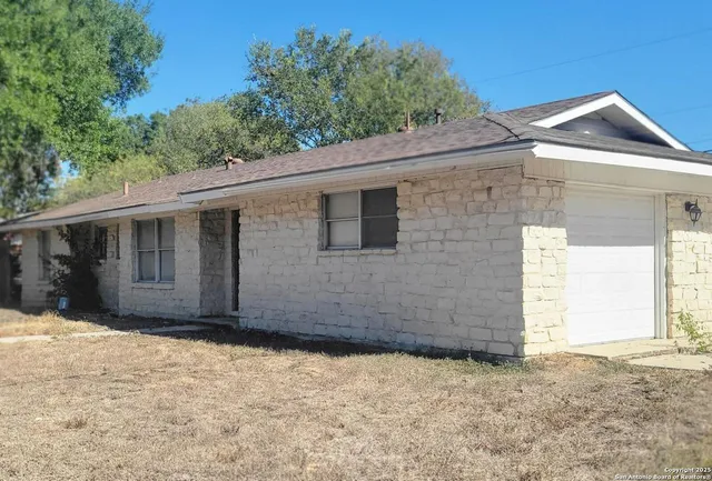 $202,500 | 302 East Byrd Boulevard, Universal City, TX 78148